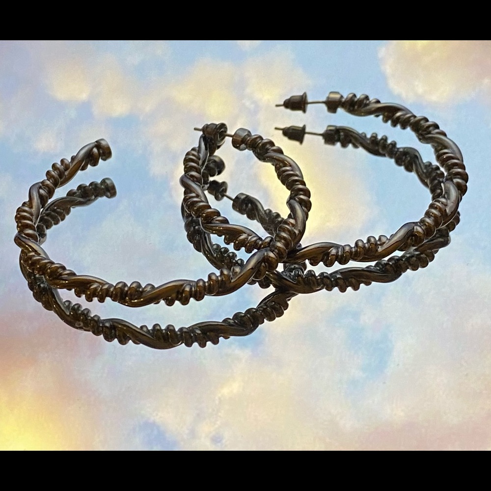 4 pairs of gray hoop earrings
